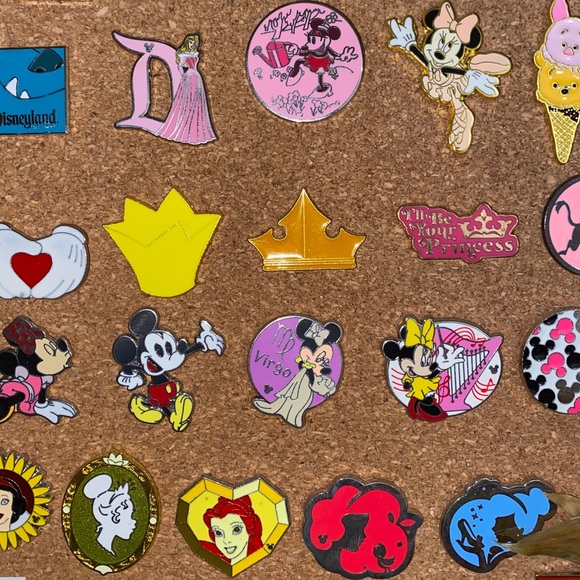 Mystery Disney Pin Pack of 15 Disney Trading Pin Bundle 15 Surprise Random Pack - Picture 4 of 5